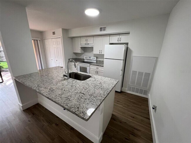 Foto del edificio - 4702 Sutton Terrace