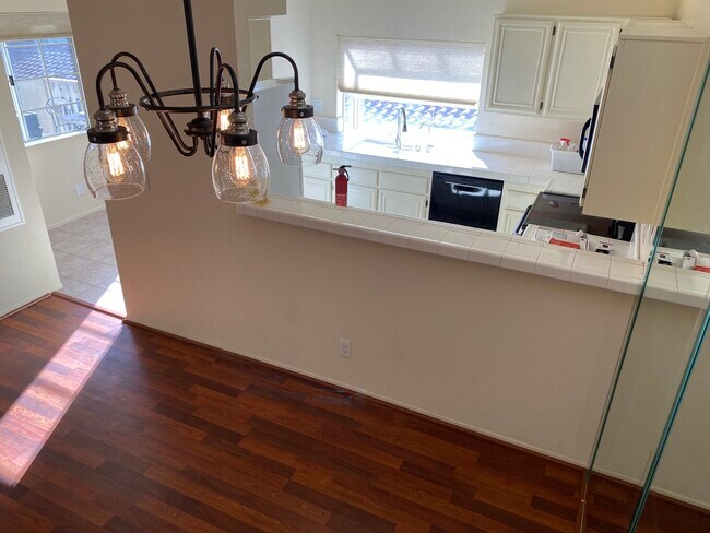 Foto del edificio - 672 Indian Oak Ln