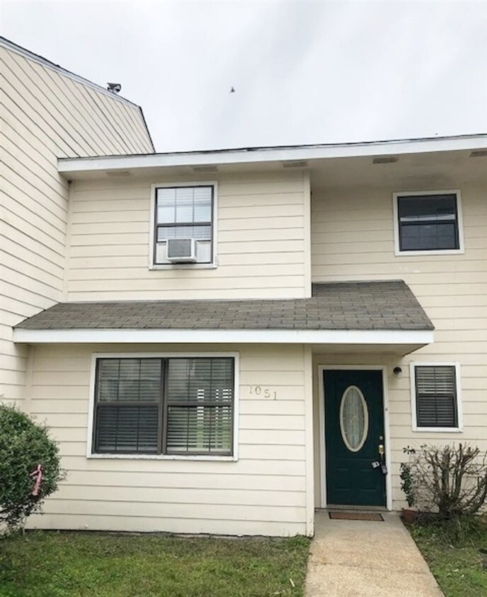 Foto principal - 1051 Windrose Dr