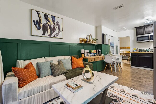 Foto del edificio - 5551 Churchward St