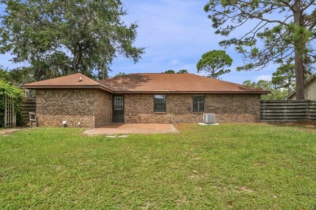 Building Photo - 781 Madison Dr