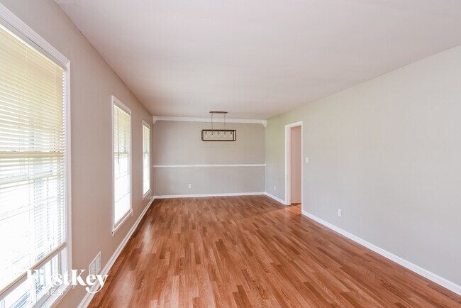 Foto del edificio - 1917 Annette Ln SW