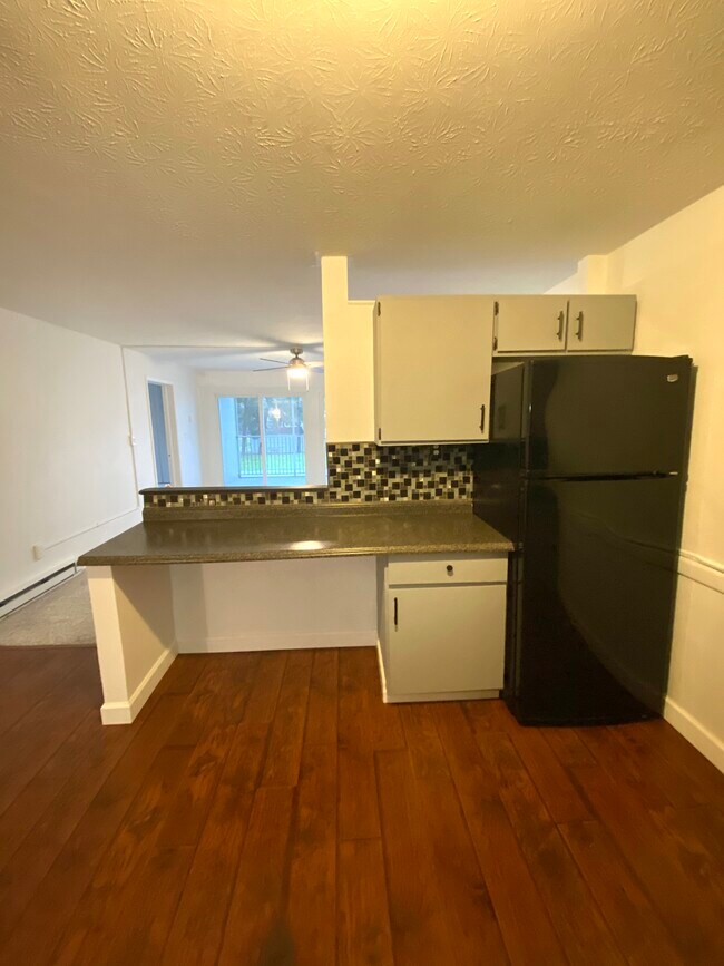 Kitchen - 2331 E Market St