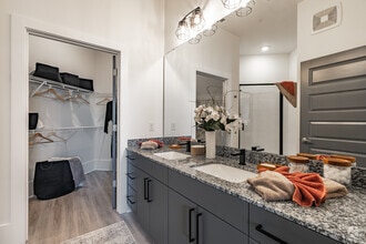 2BR, 2BA - 1218SF - The Oliver Luxury Apartments