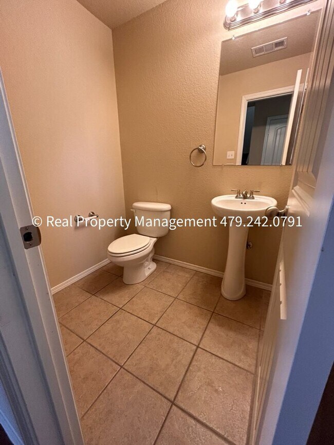 Building Photo - Beautiful 3B/2.5B 2-Story Home in Southfie...