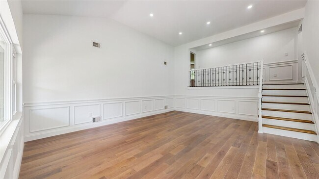 Foto del edificio - 706 Longacre Ave