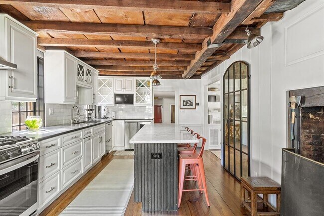 Building Photo - 35 2nd St