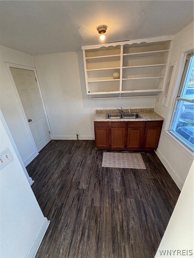 Foto del edificio - 396 Sudbury Rd