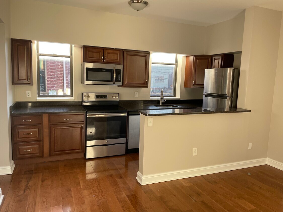 Foto principal - 914 Western Ave