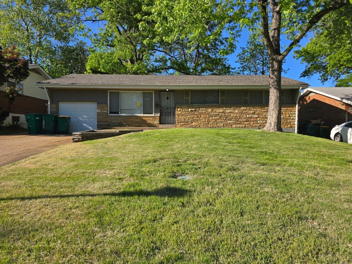 Photo - 2415 Castle Street
