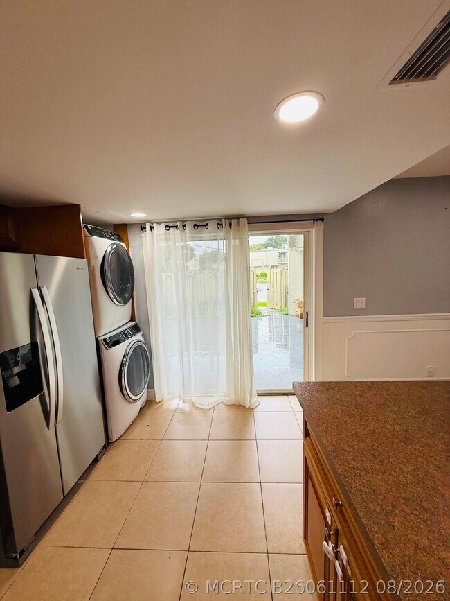 Foto del edificio - 12134 Regal Ct E