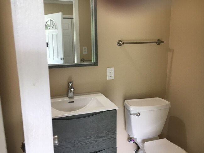 Foto del edificio - 114 Holley Ridge Rd