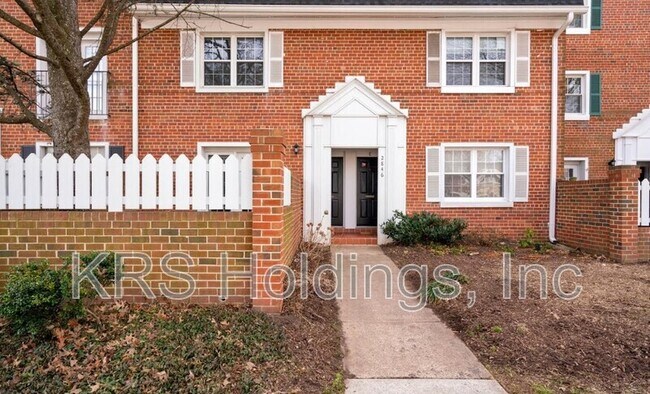 Building Photo - 2846 S Wakefield St
