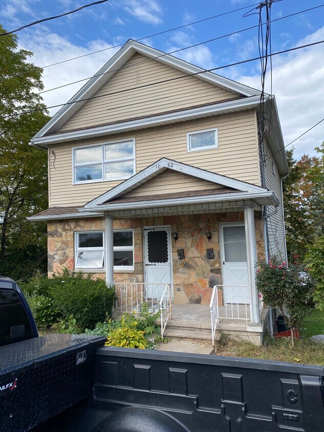 1032 Crown Ave Unit 2nd fl, Scranton, PA 18505 Apartments in Scranton