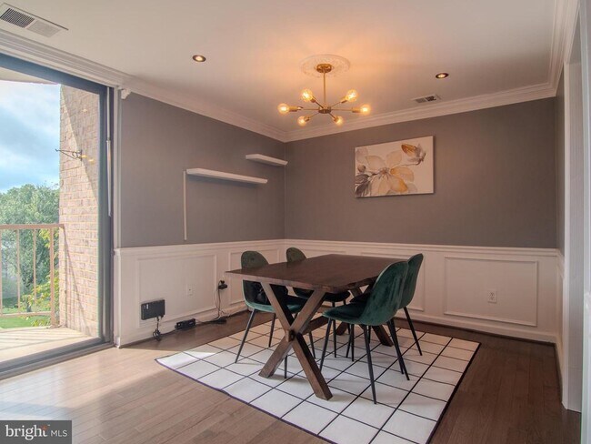 Building Photo - 3337 Huntley Sq Dr
