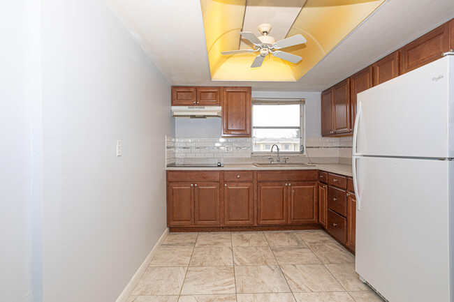 Building Photo - 2804 Crosley Dr E