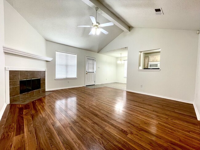 Building Photo - Cute Cozy Home In Southeast Lubbock!