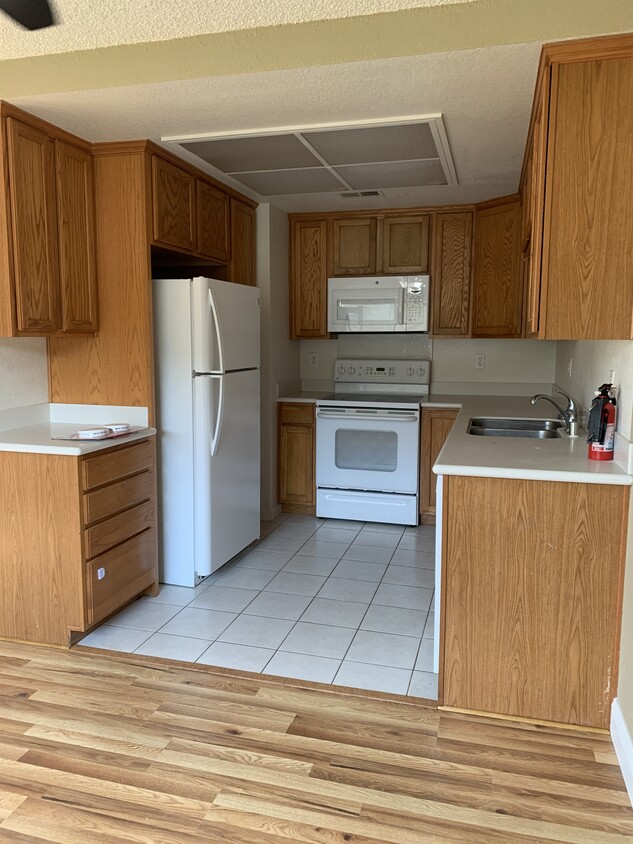 Foto principal - 1871 Cherokee Dr