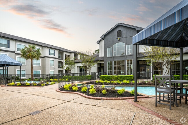 Building Photo - Aura at Westchase