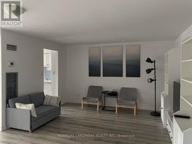 Building Photo - 633 Bay St.