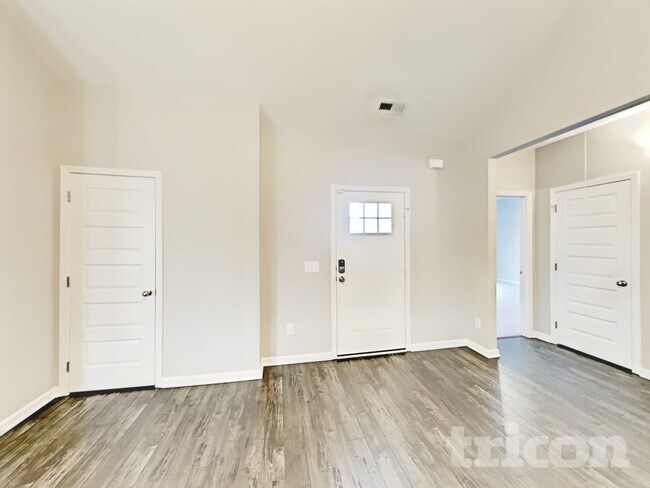 Building Photo - 738 Mitscher Dr