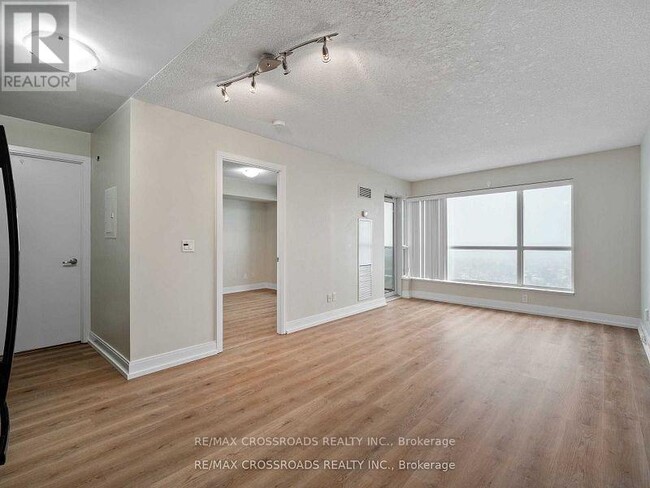 Building Photo - 2306-125-3125 Village Green Square