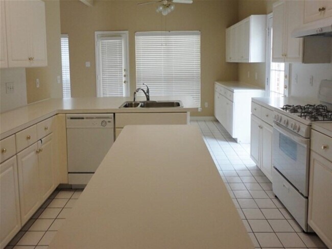 Foto del edificio - 13143 Mills River St