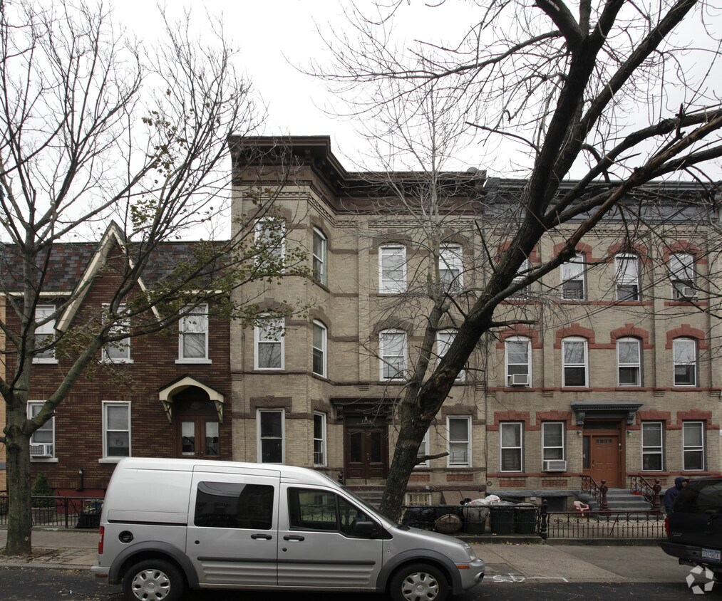 Building Photo - 1734 Bleecker St