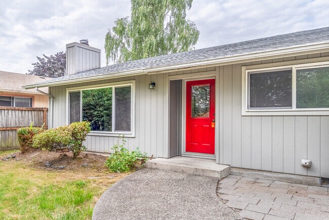 Building Photo - THREE BEDROOM IN MINT VALLEY