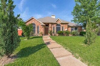 Building Photo - 2123 Alto Ave