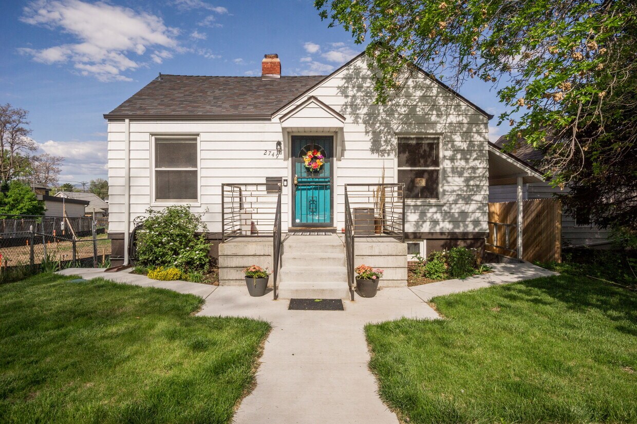 Primary Photo - 2749 S Sherman St