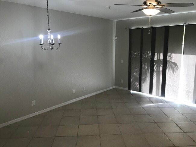 Foto del edificio - 895 Pipers Cay Dr