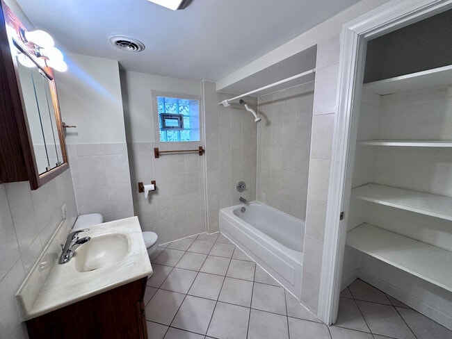 Building Photo - 3706 S Parnell Ave