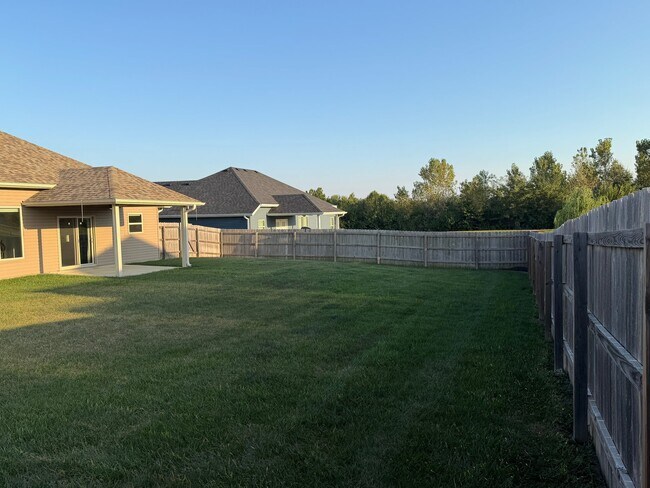 Foto del edificio - 5709 Ascot Way