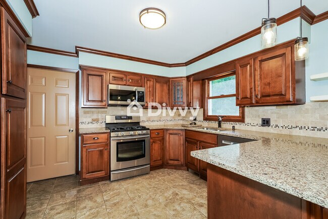 Building Photo - 8591 Glennridge Avenue Northwest