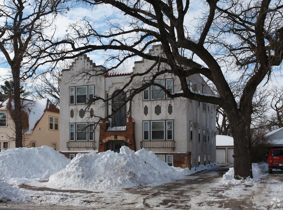 Building Photo - 4920 28th Ave S