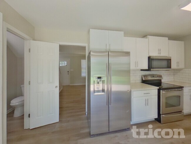 Building Photo - 9022 Jaldena Dr