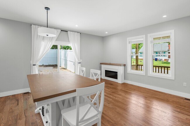 Foto del edificio - Modern Farmhouse in Black Mountain