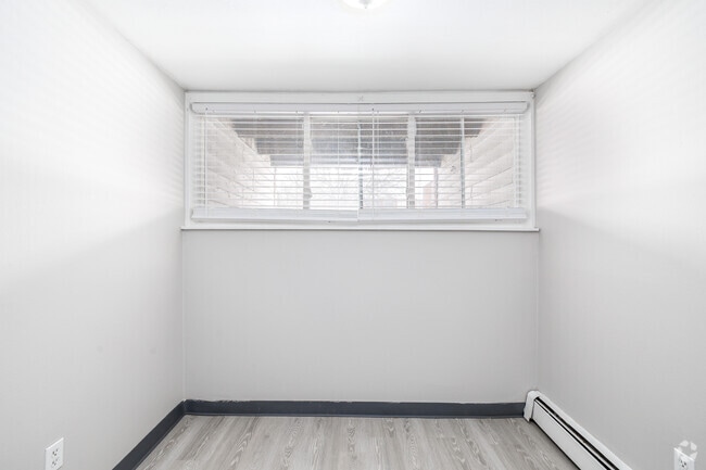 Virginia - 2BR, 1BA - 670SF - Dining Room - Pine Tree Apartments