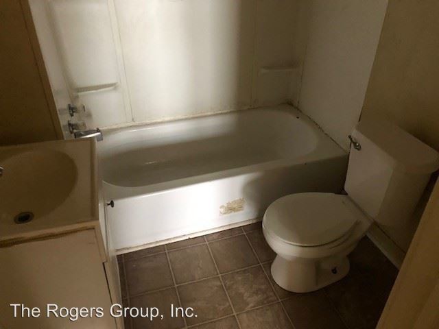 Building Photo - 3 br, 1 bath House - 606 Highland Ave