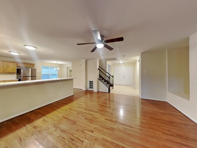 Building Photo - 6265 Branch Hill Cir