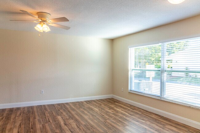 Living Room - 3645 Barna Ave