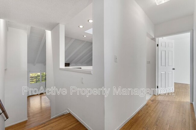 Building Photo - 612 Marie Ave