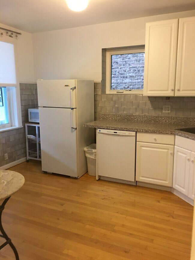Kitchen other view - 1917 N Leavitt St