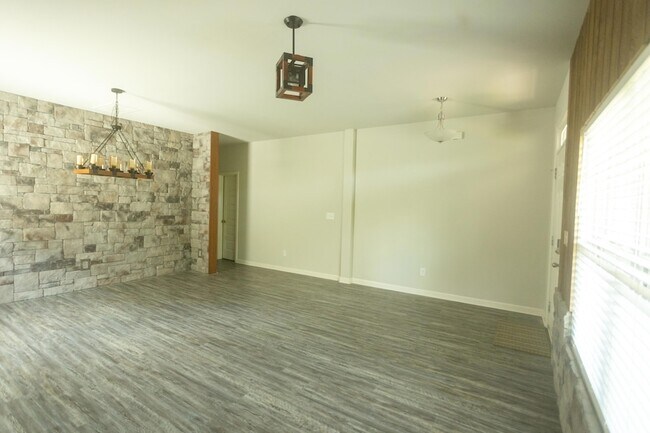Foto del edificio - 1115 Dietrich Ln