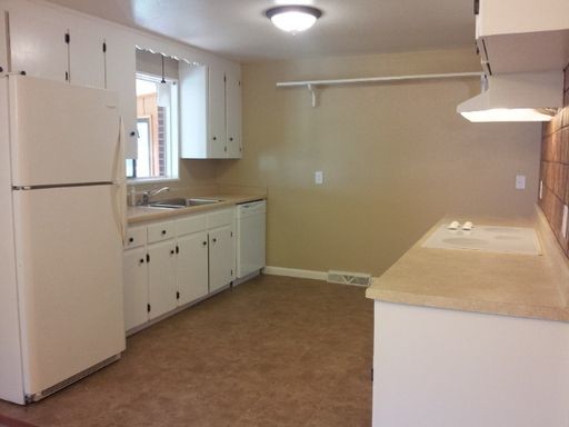 Building Photo - Brick ranch with a finished basement