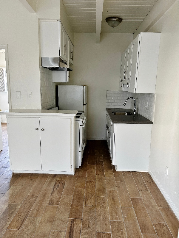 Building Photo - 1909 Beachwood Dr