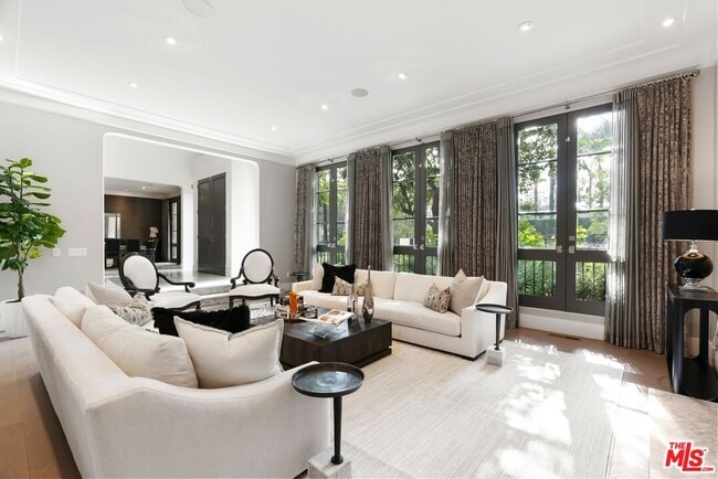 Foto del edificio - 506 N Rexford Dr