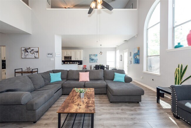 Foto del edificio - 10815 Oak Bayou Ln