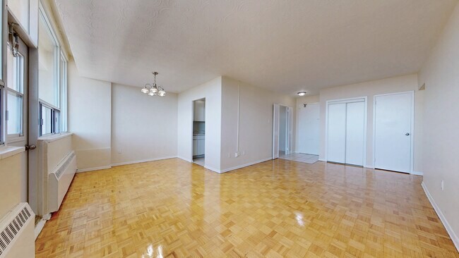 Photo du bâtiment - 100 York Gate Blvd